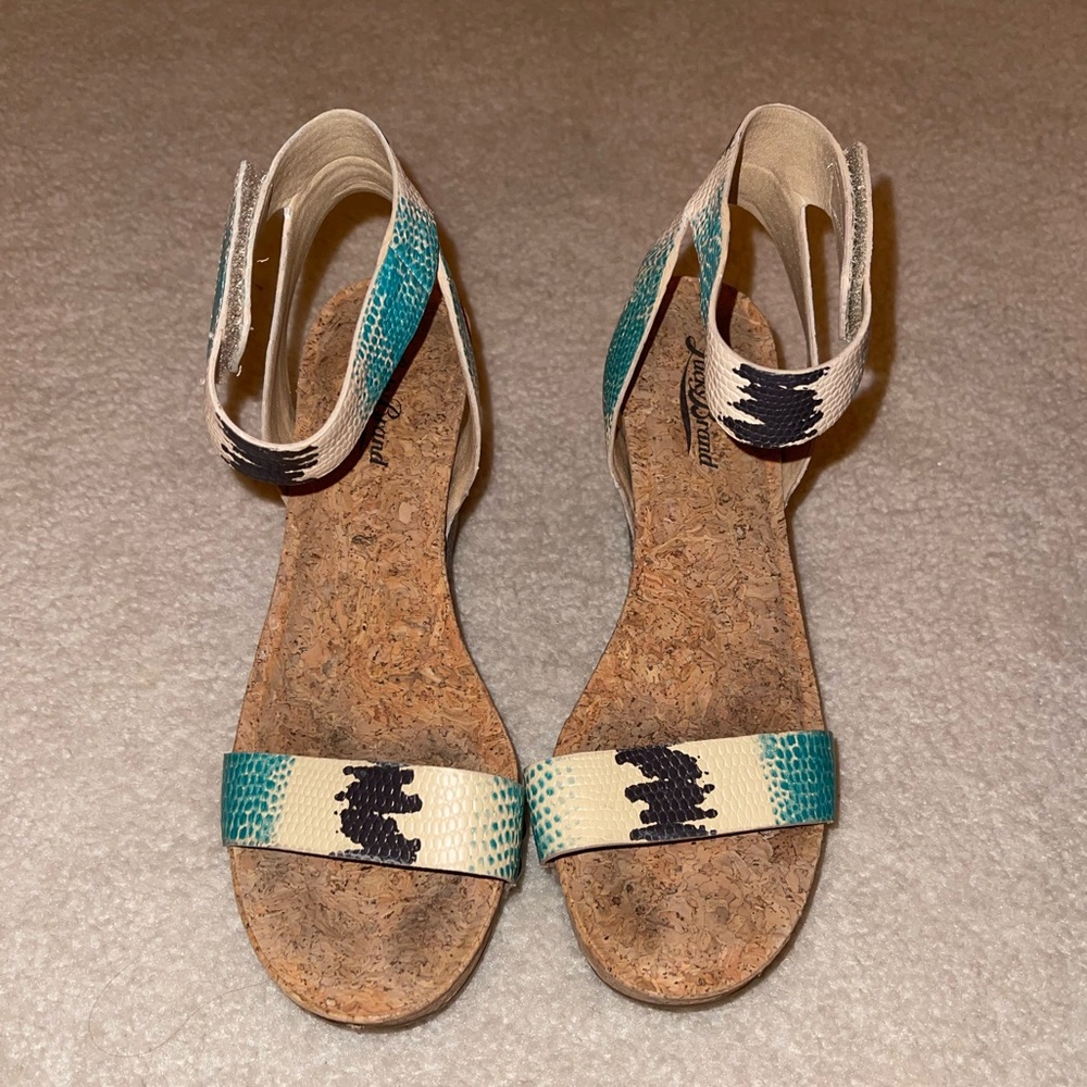Women’s Lucky brand shoes size 7. Great condition!